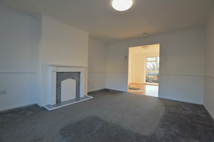 3 Bedroom Semi-Detached House To Rent In Hough End Court, LS13