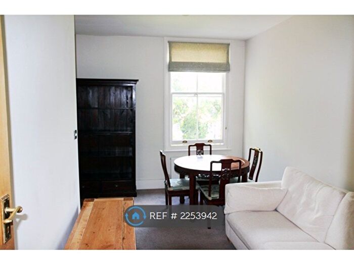 2 Bedroom Flat To Rent In Raynes Park, London, SW20