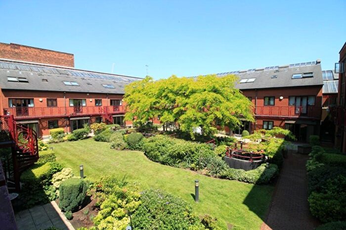 2 Bedroom Flat To Rent In Kings Court, Cox Street, B3