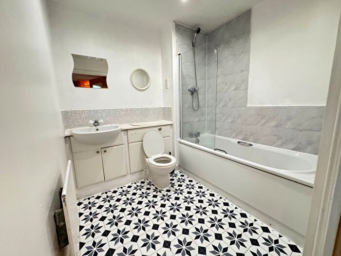 2 Bedroom Flat To Rent In Erebus Drive, London, SE28