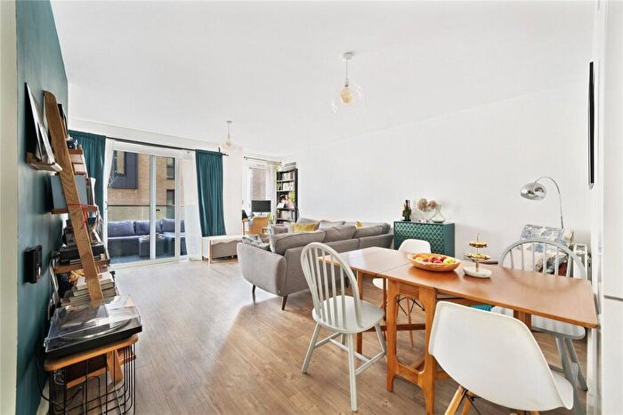 2 Bedroom Flat For Sale In Collendale Road, Walthamstow, London, E17