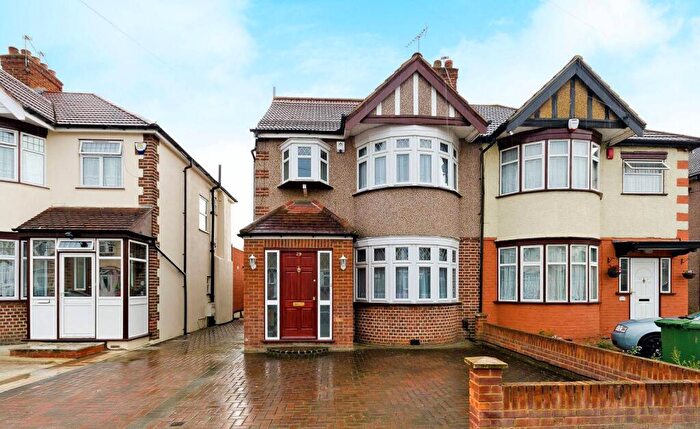4 Bedroom House To Rent In Irvine Avenue, Kenton, Harrow, HA3