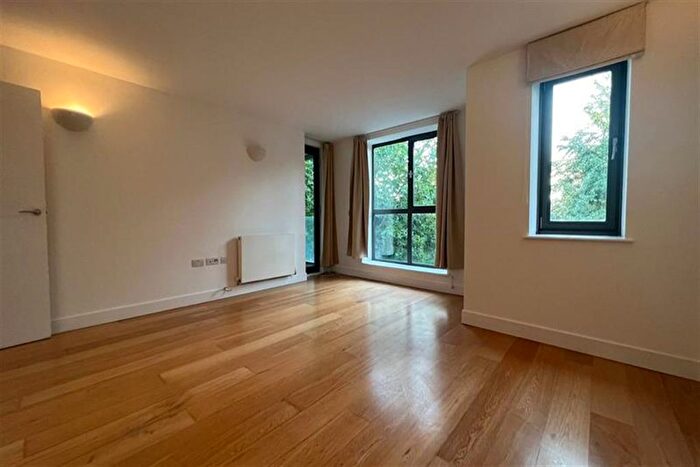 1 Bedroom Flat To Rent In St Williams Court, Gifford Street, Kings Cross, Islington, London, N1