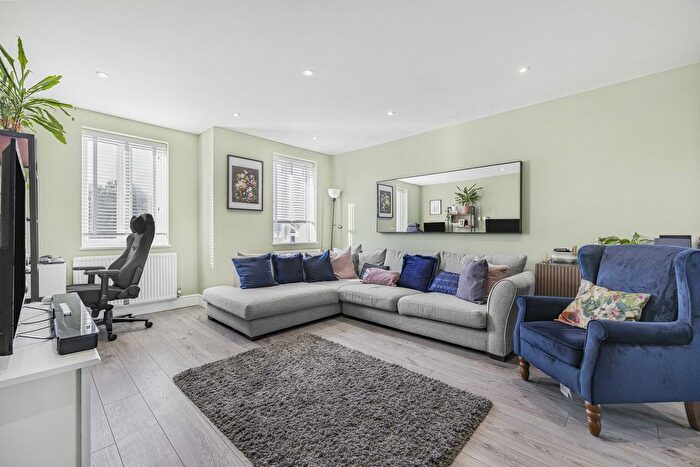 2 Bedroom Flat For Sale In The Glade, Croydon, CR0