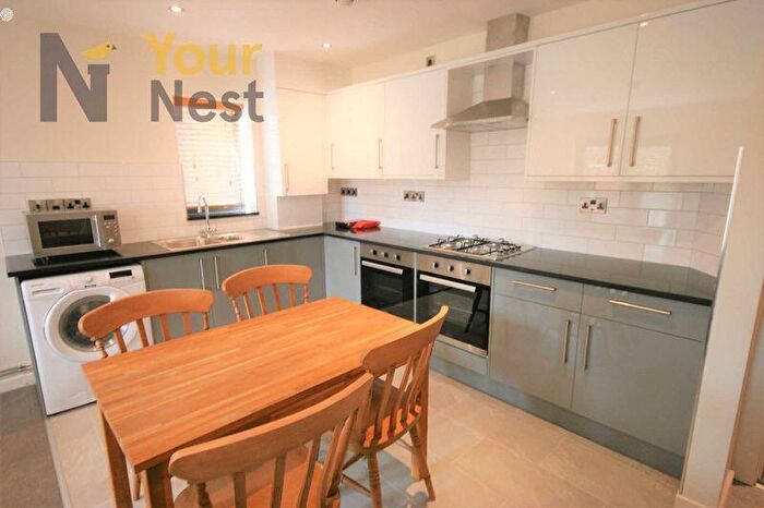 6 Bedroom Flat To Rent In Ash Road, Headingley, Leeds, LS6