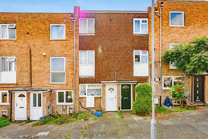 2 Bedroom Maisonette For Sale In Brussels Way, Luton, Bedfordshire, LU3