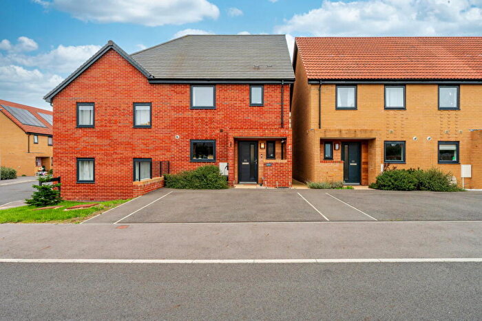 3 Bedroom Semi Detached House For Sale In Barn Owl Road, Yatton, BS49