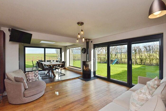 5 Bedroom Detached House For Sale In Lodge Farm Court, Milton Keynes, MK19