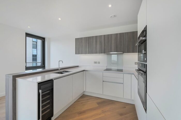 2 Bedroom Flat To Rent In Bradshaw Close, London, Twickenham, TW1