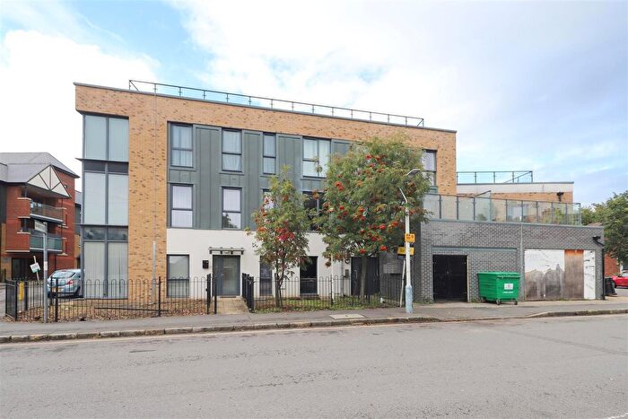 1 Bedroom Flat To Rent In Kitchener House, Warwick Road, West Drayton, UB7