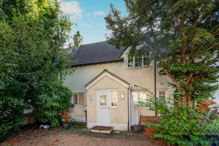 3 Bedroom Terraced House To Rent In Toynbee Road, Wimbledon, London, SW20