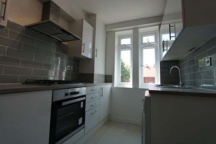 4 Bedroom Flat To Rent In Albert Carr Gardens, London, SW16