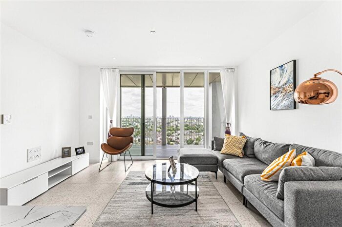 2 Bedroom Apartment To Rent In Cendal Crescent, Whitechapel, London, E1