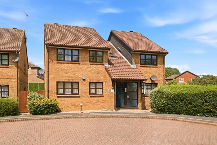 1 Bedroom Apartment For Sale In The Larches, Milford Close, St. Albans, Hertfordshire, AL4