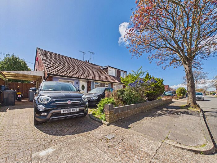 3 Bedroom Chalet To Rent In Hurley Road, Worthing, BN13