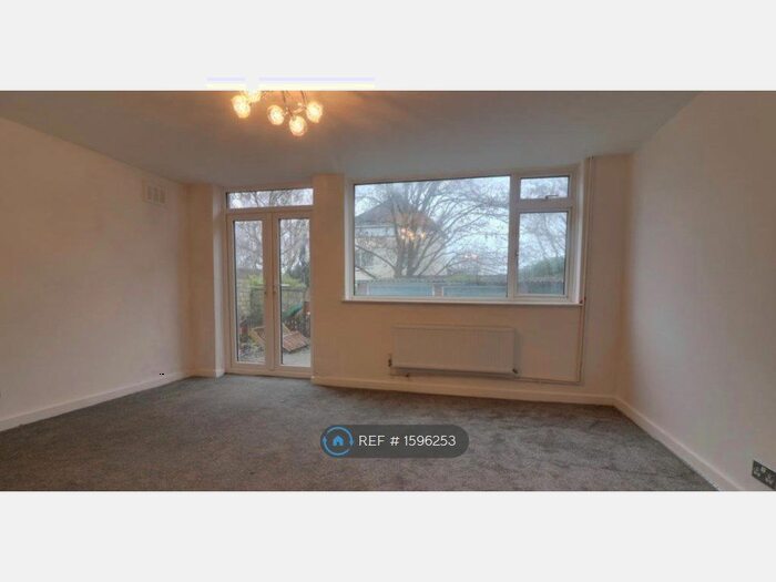 2 Bedroom Maisonette To Rent In Granville Court, Maidstone, ME14