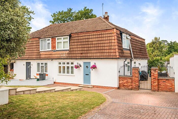 3 Bedroom House For Sale In Shelley Close, Orpington, BR6
