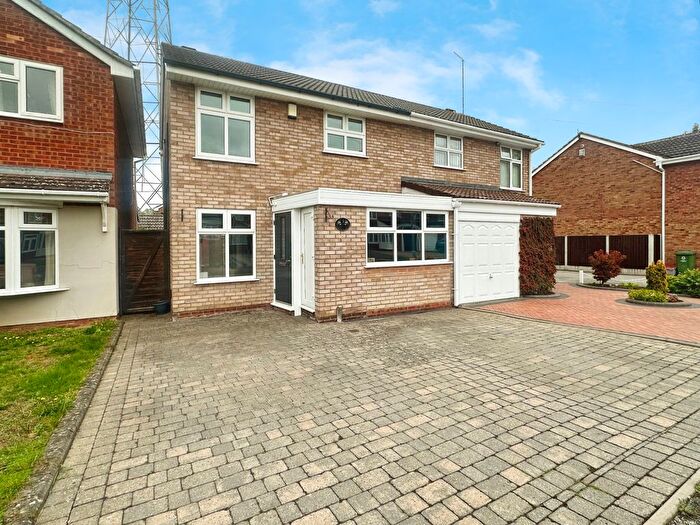 3 Bedroom Semi-Detached House For Sale In Brookside Close, Wolverhampton, WV5