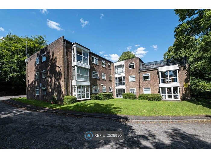 2 Bedroom Flat To Rent In The Mount, Salford, M7