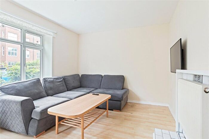 3 Bedroom Apartment To Rent In Denmark Road, London, SE5