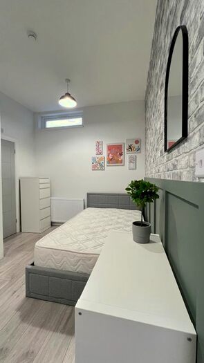 1 Bedroom Studio To Rent In Stockwood Crescent, Luton, Bedfordshire, LU1