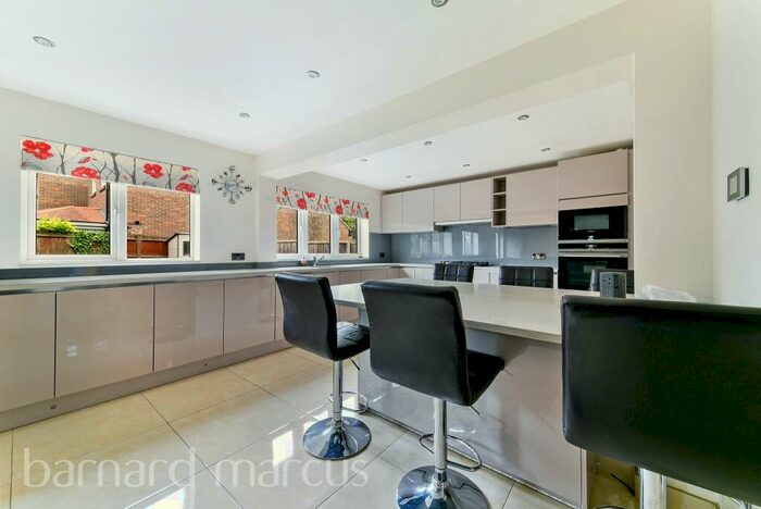 4 Bedroom Detached House To Rent In Blossom Close, South Croydon, CR2