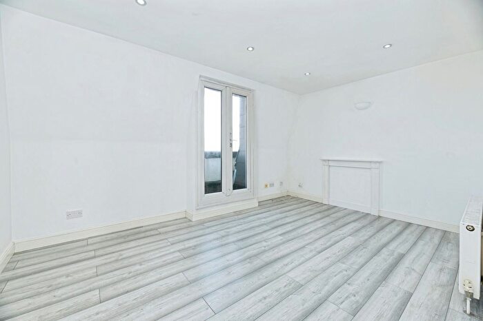 2 Bedroom Flat For Sale In Carshalton Road, Sutton, SM1