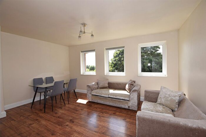 1 Bedroom Flat To Rent In Oak Street, Romford, RM7