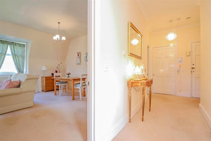 2 Bedroom Retirement Property For Sale In Guildford Road, Horsham, RH12
