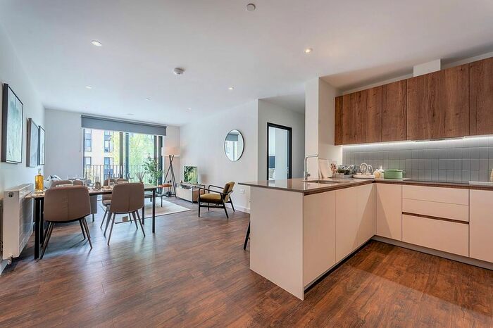 2 Bedroom Flat To Rent In Tillermans Court, Grenan Square, Greenford, Greenford, Greenford, UB6