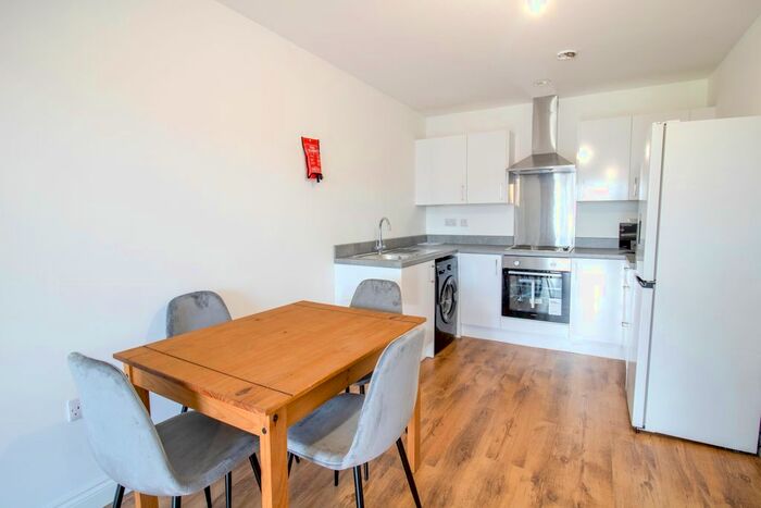 2 Bedroom Flat To Rent In Park Residence, Holbeck, Leeds, LS11