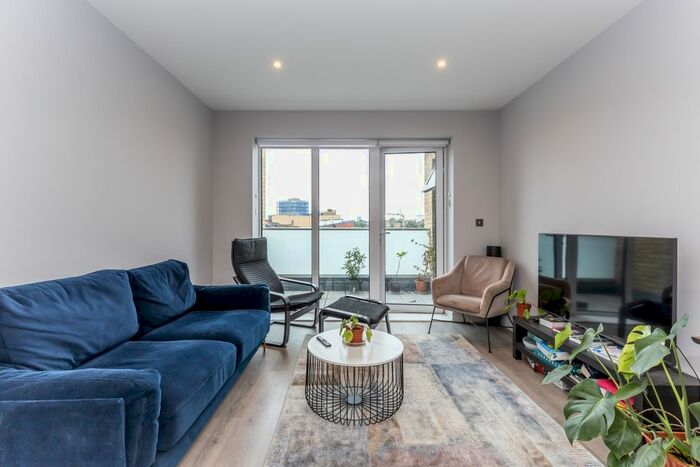 3 Bedroom Flat To Rent In Kilburn Lane, London, W10