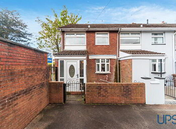 3 Bedroom End Of Terrace House For Sale In Moyard Park, Belfast, BT12