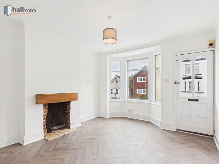 4 Bedroom Semi Detached House To Rent In Grovehill Road, Redhill, RH1