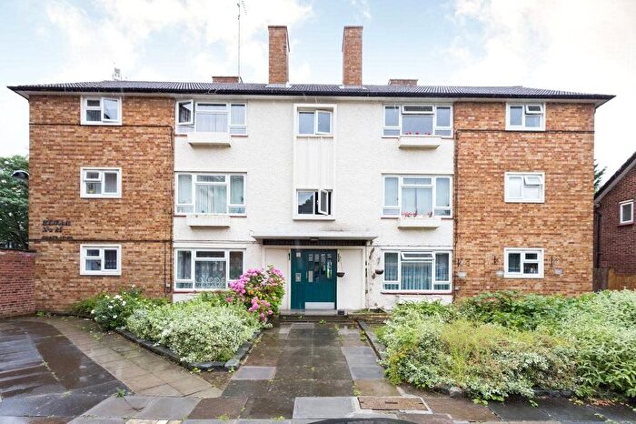 2 Bedroom Flat To Rent In Elgar House, Boyton Close, London, N8