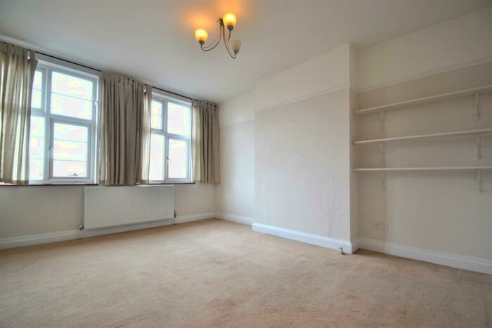 3 Bedroom Maisonette To Rent In Glebe Way, West Wickham, BR4