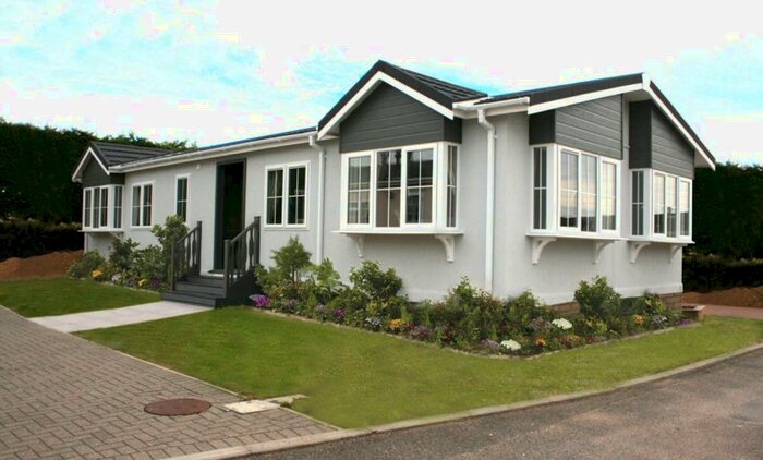 2 Bedroom Park Home For Sale In Belbar, Hatfield, AL9