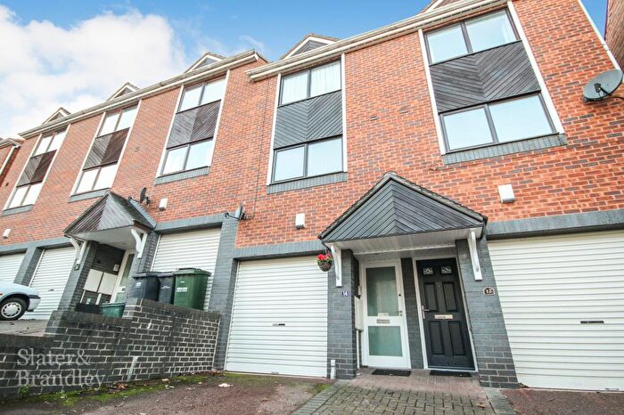 2 Bedroom Town House To Rent In Chesterfield Street, Carlton, Nottingham, NG4