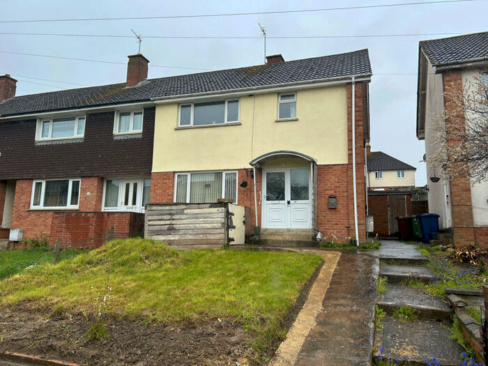 3 Bedroom Semi-Detached House For Sale In Despenser Road, Priors Park, Tewkesbury, GL20