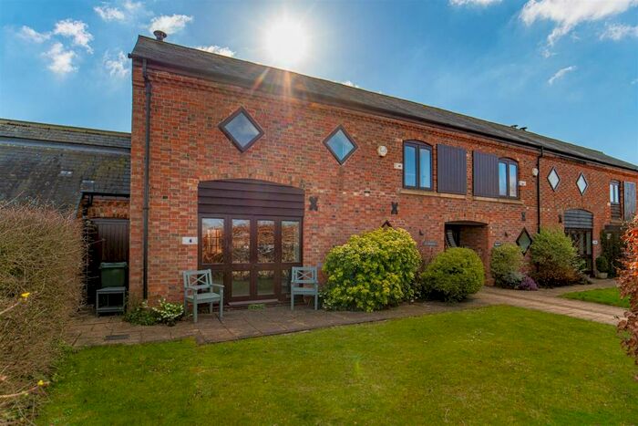 3 Bedroom Barn Conversion For Sale In The Horseshoe, How End, MK45