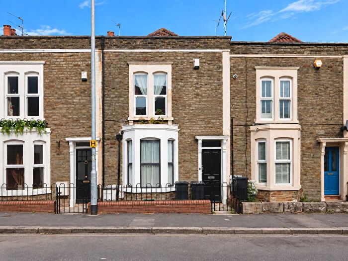 2 Bedroom Flat For Sale In High Street, Kingswood, Bristol, BS15