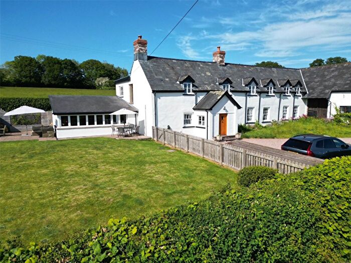 4 Bedroom Semi-Detached House For Sale In Llanhamlach, Brecon, LD3