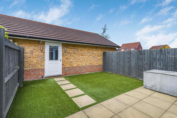 3 Bedroom Semi-Detached House For Sale In Miles East, Didcot, OX11