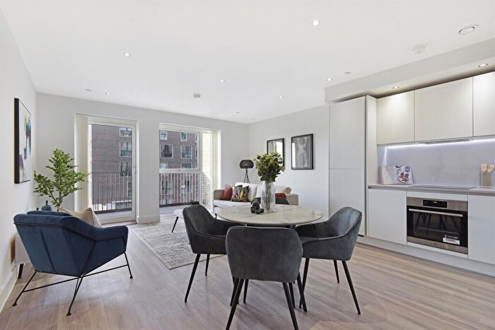 2 Bedroom Flat To Rent In Thames Road, London, E16