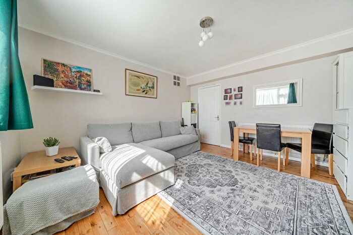 2 Bedroom Flat For Sale In Tina Court, Ravensbourne Park Crescent, Catford, London, SE6