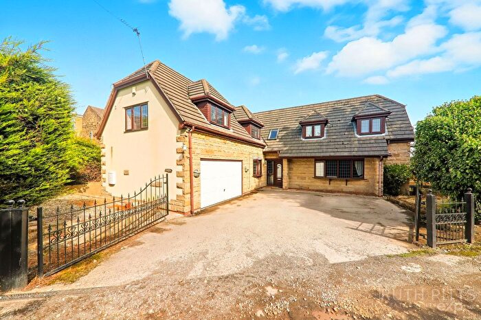 4 Bedroom Detached House For Sale In Wakefield Road, Ackworth, WF7