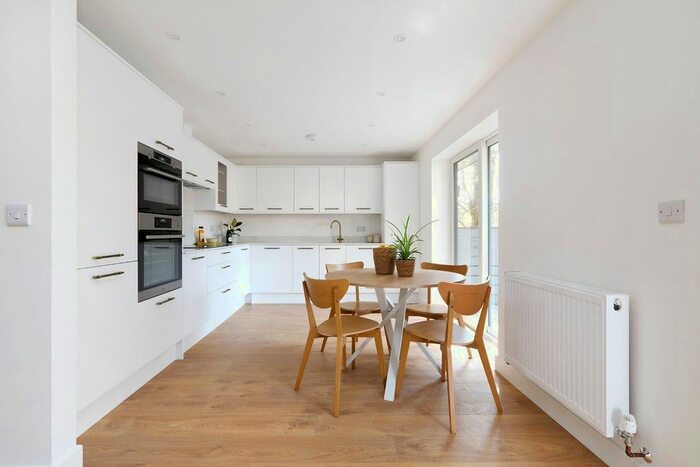 3 Bedroom Detached House To Rent In Hollingdean Terrace, Brighton, East Sussex, BN1