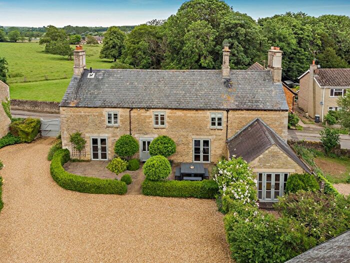 4 Bedroom Detached House For Sale In Park Walk, Brigstock, Kettering, Northamptonshire, NN14