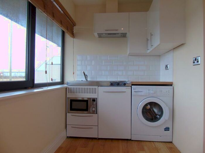 Flat To Rent In Garsington Road, Oxford, OX4