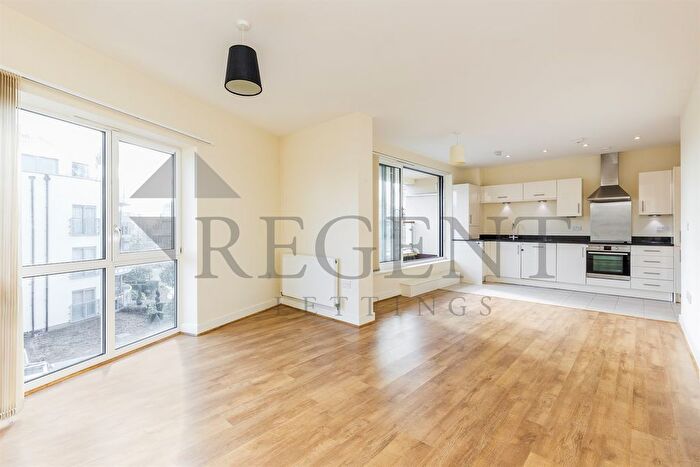 1 Bedroom Flat To Rent In Carlisle Court, Blagrove Road, TW11
